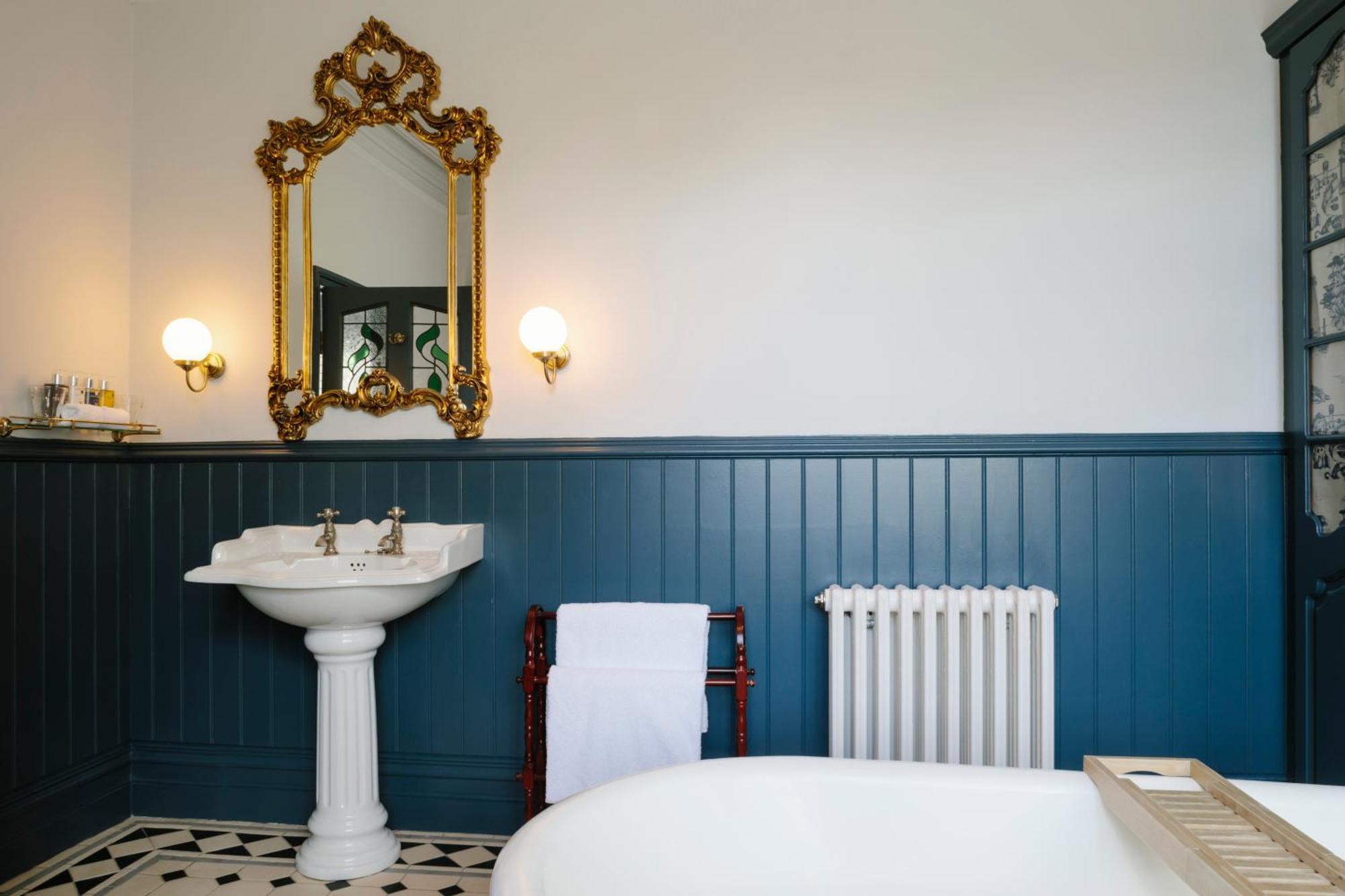 Merchants Manor 4*