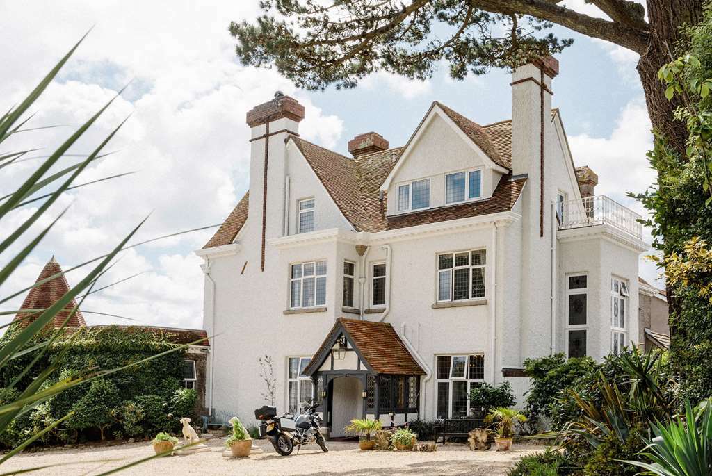 Merchants Manor Hotel